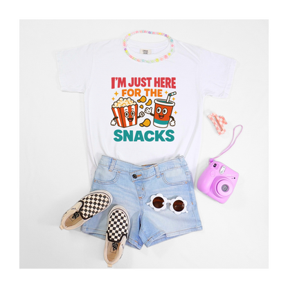 Camiseta infantil "Just Here For The Snacks"