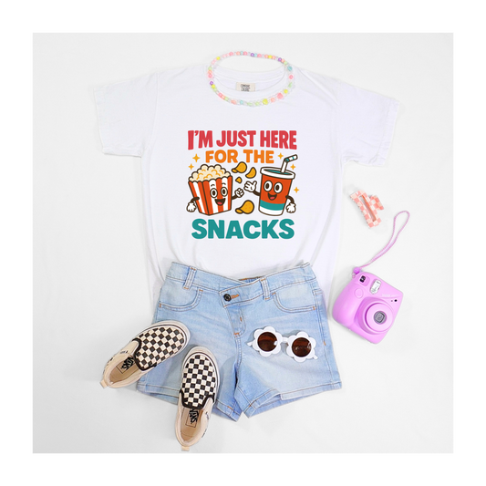 Camiseta infantil "Just Here For The Snacks"